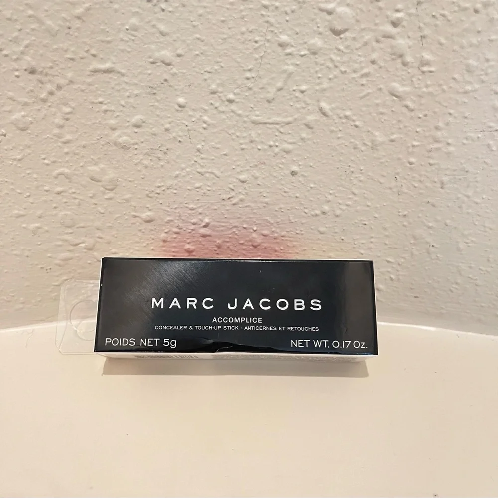 Marc Jacobs Accomplice Concealer& Touch Up Stick Deep 50 NEW